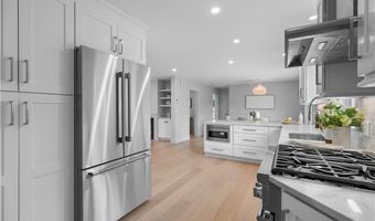 24 Perry Ave, Middletown, RI 02842