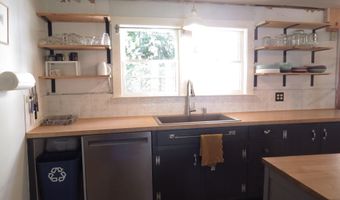 25 Charles St, Belfast, ME 04915