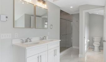 53 River Run Rd, Middletown, RI 02842