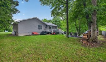 79 Pembroke Ave, Acushnet, MA 02743