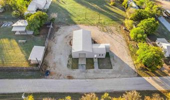 305 N SYCAMORE St, Archer City, TX 76351