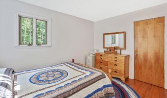 370 Lake St, Barton, VT 05822