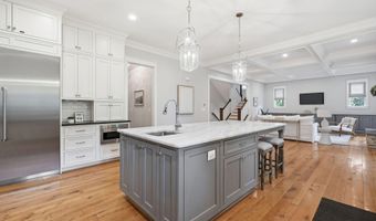 3555 N DICKERSON St, Arlington, VA 22207