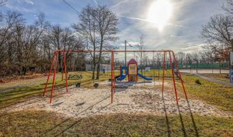 271 N Shore Dr, Albrightsville, PA 18210