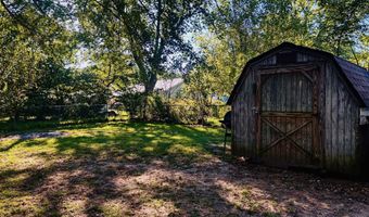 922 S Oak Ave, Aurora, MO 65605