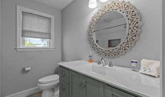 18 Sylvan Ter, Newport, RI 02840