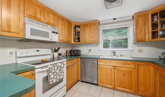 325 Shady Hill Dr, East Greenwich, RI 02818