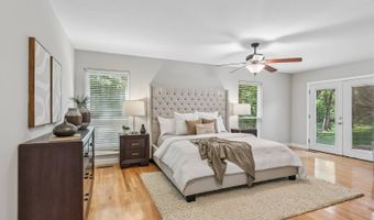 318 Algonquin Dr, Ballwin, MO 63011