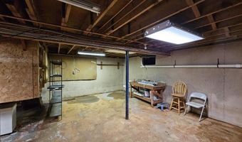 713 Mcgrath Pond Rd, Belgrade, ME 04917