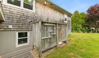 8 Stackpole Cir, Bourne, MA 02532