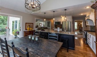 300 Lakeview Cir, Aurora, OH 44202