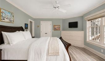 19 Ledge Rd, Bristol, RI 02809
