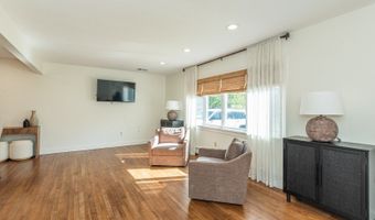 18 Evergreen Dr, Bayonne, NJ 07035