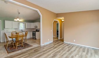 206 Buckeye Ln, Riverside, IA 52327