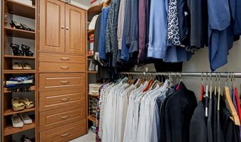 903 Larson Dr 903, Danbury, CT 06810