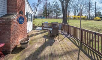 2 Greenview Rd, Brookfield, CT 06804