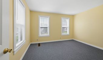 17 Lake Ave, Danbury, CT 06810