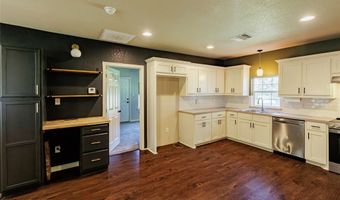 101 N Hubbard St, Alvord, TX 76225