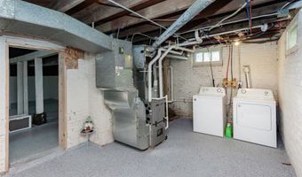 412 E Gray St, Des Moines, IA 50315