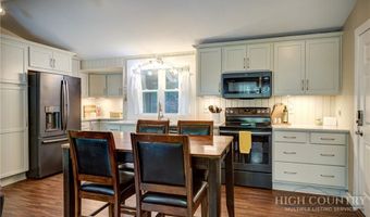 408 Clubhouse Dr, Banner Elk, NC 28604