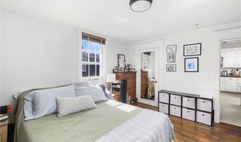27 Franklin St, Newport, RI 02840