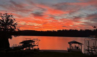 156 N Lake Shore Dr, Brookfield, CT 06804