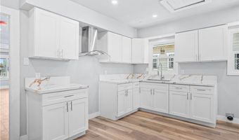 941 W 55th St, Los Angeles, CA 90037