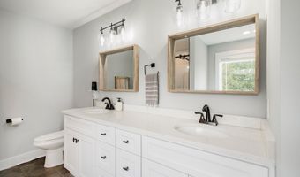 140 Pennant Ave, Beachwood, NJ 08722
