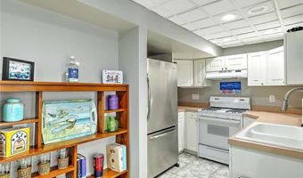102 Cranberry Ter, Cranston, RI 02921