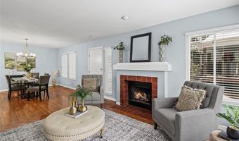 1872 Ridgeview Circle Dr, Ballwin, MO 63021