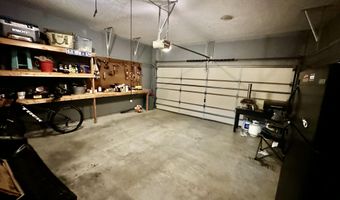416 Brittany Ct, Aurora, MO 65605