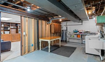 390 Willard Rd, Aurora, OH 44202