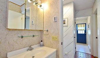 24 Redwood Dr, Narragansett, RI 02882