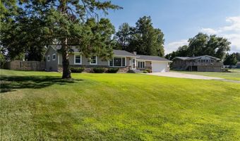 1214 S Darling Dr NW, Alexandria, MN 56308