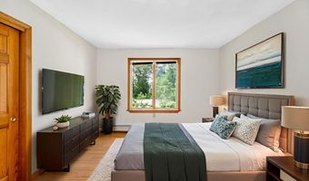 8 Horseshoe Dr, Acton, MA 01720