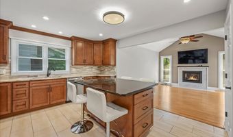 725 N Vista Dr, Algonquin, IL 60102