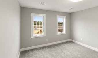 8 Stone Creek Dr, Brentwood, NH 03833
