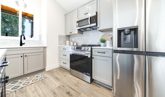12270 Meadowlawn Dr, Oregon City, OR 97045