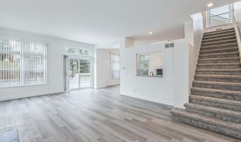 1366 N Bay Dr, Ann Arbor, MI 48103