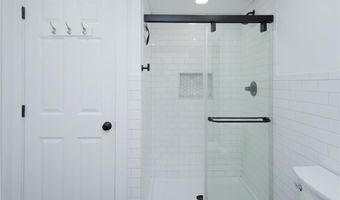 24 Southmayd St, Newport, RI 02840