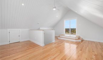 11 Gunning Ct, Middletown, RI 02842