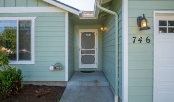 746 NW DESERT PINE St, Albany, OR 97321