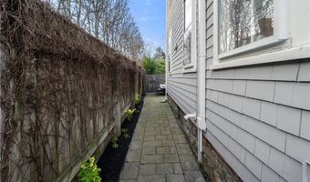 35 Marsh St 2, Newport, RI 02840