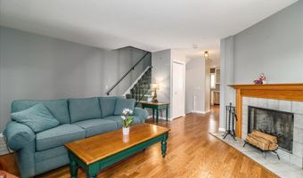 27 Crows Nest Ln 17F, Danbury, CT 06810