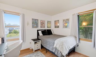 106 Halfmoon Dr, Altamont, NY 12009