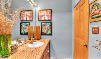 42 Hondo Seco Rd, Arroyo Hondo, NM 87513