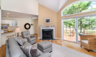 12 Sea Knoll Ct 12, Bourne, MA 02532