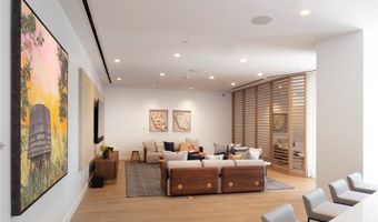 987 Queen St 701, Honolulu, HI 96814