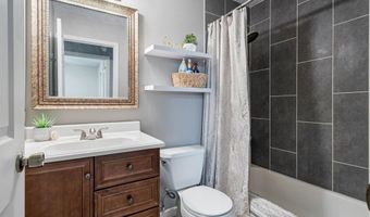 225 Vistaoak Ct, Ballwin, MO 63021