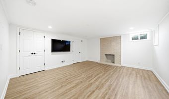 12601 N Osage Rd, Anchorage, KY 40223